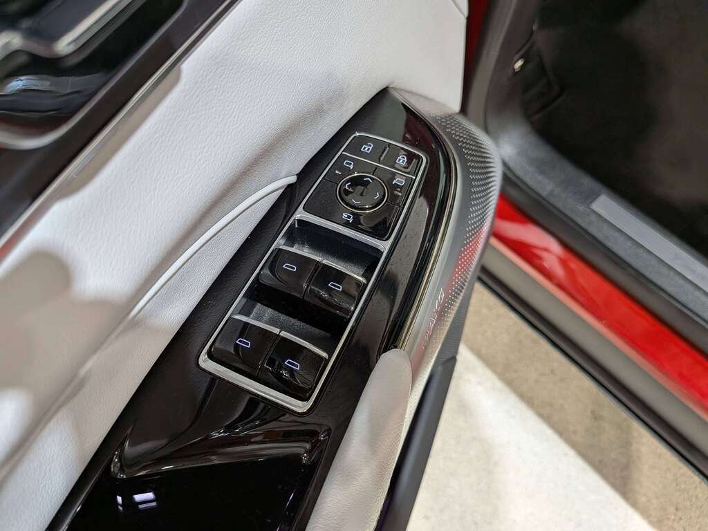 2024 Cadillac LYRIQ 4dr Sport w/1SJ Red Val-David - photo #32