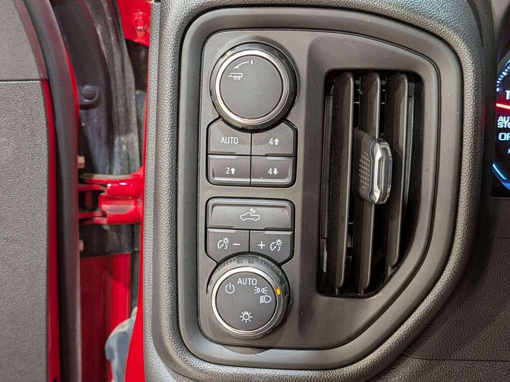2023 Chevrolet Silverado 1500 4WD Crew Cab 157" Custom Trail Boss Red Val-David - photo #27