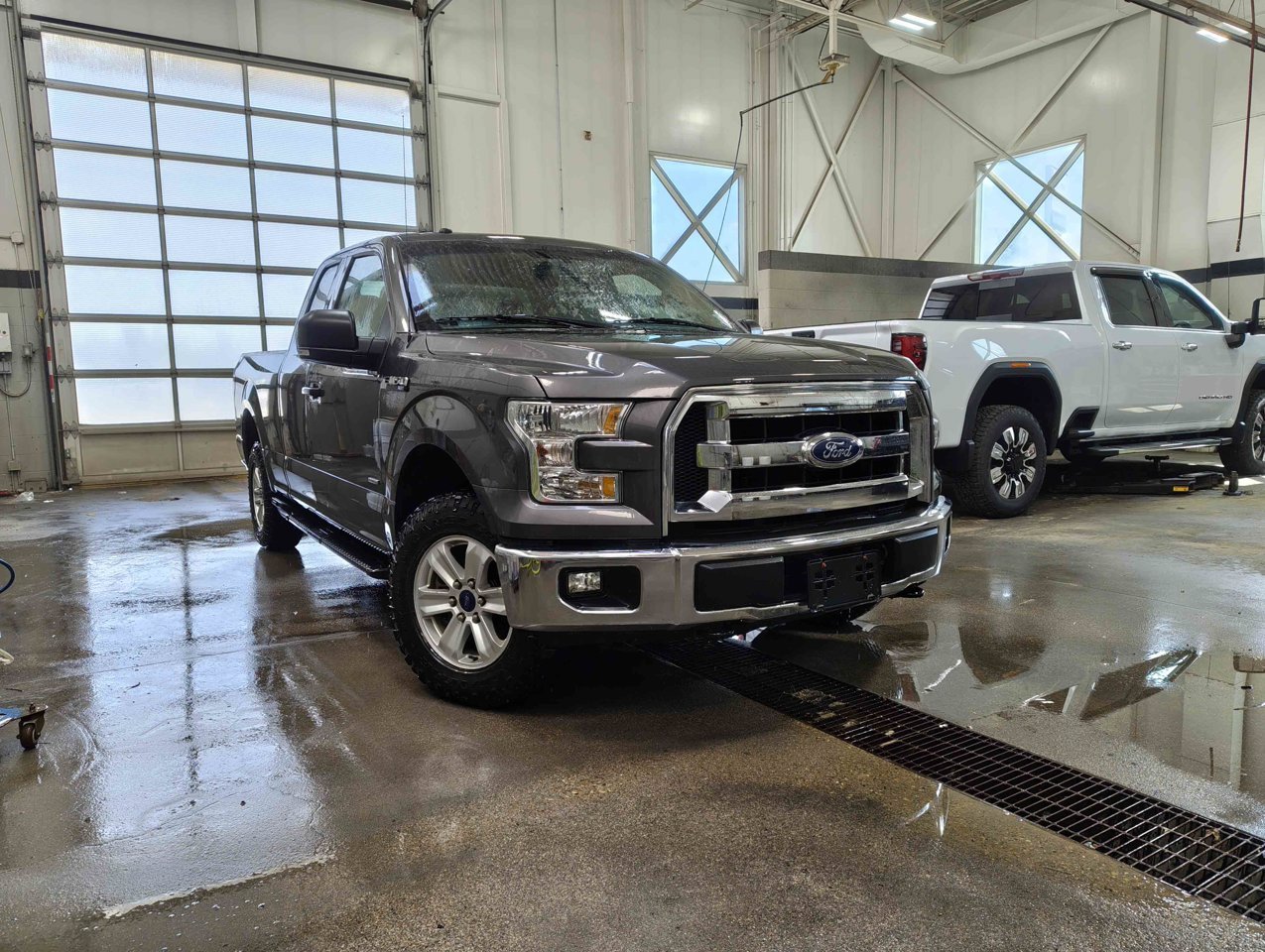 2017 Ford F-150 4WD SuperCab 145 XLT Grey Sherwood Park - photo #1