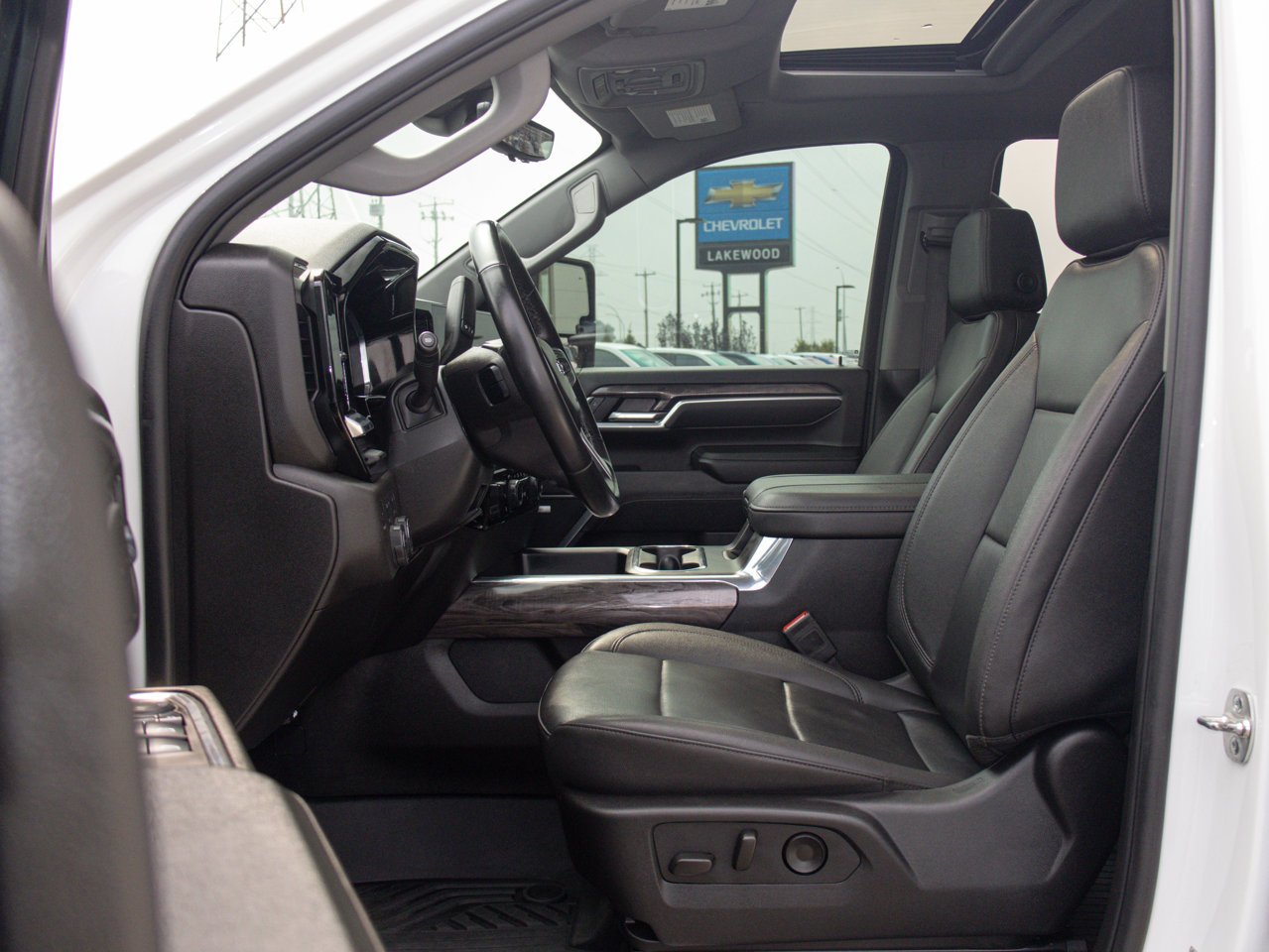 2025 Chevrolet Silverado 2500HD 4WD Crew Cab 159 LTZ White Sherwood Park - photo #19
