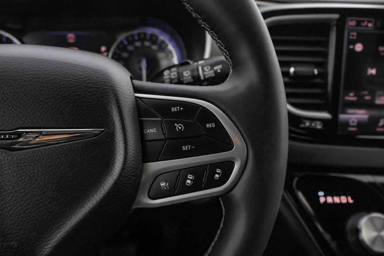 2025 Chrysler Grand Caravan SXT 2WD Black Sherwood Park - photo #21