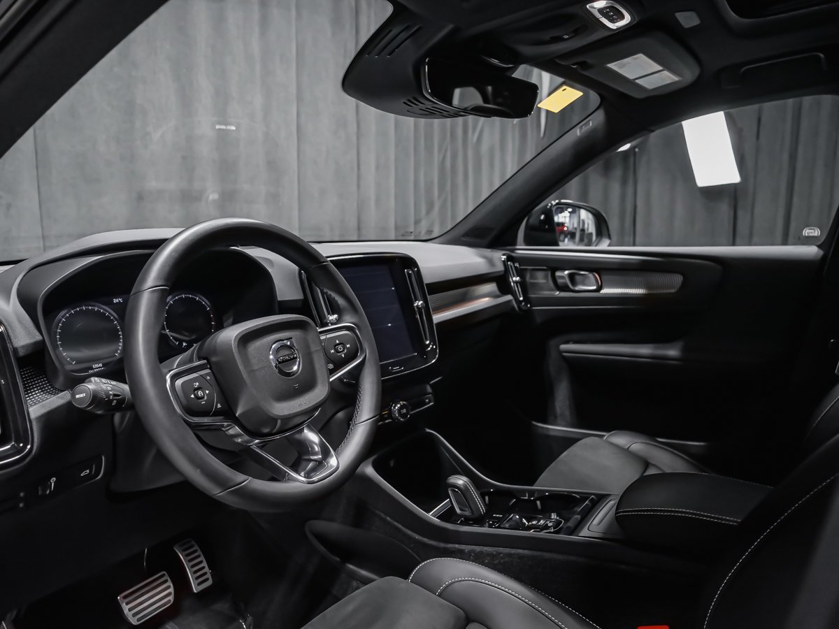 Volvo XC40 R-DESIGN 2022 Noir Montréal - photo #5