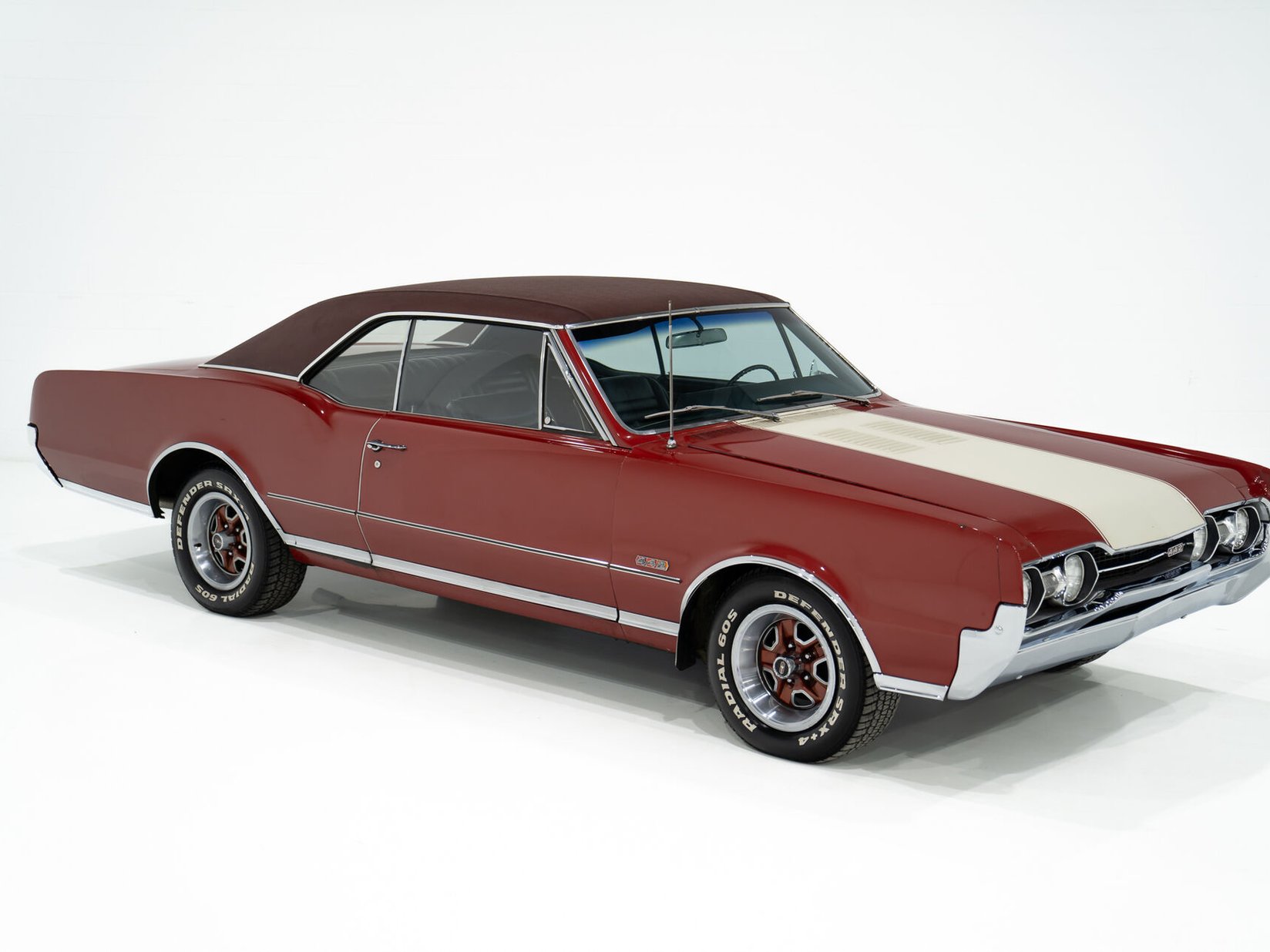 Oldsmobile Cutlass 442 *PRIX EN USD* Numéros entièrement Matching Non restaurée Repeinte une seule fois 1967 Rouge Montréal - photo #3