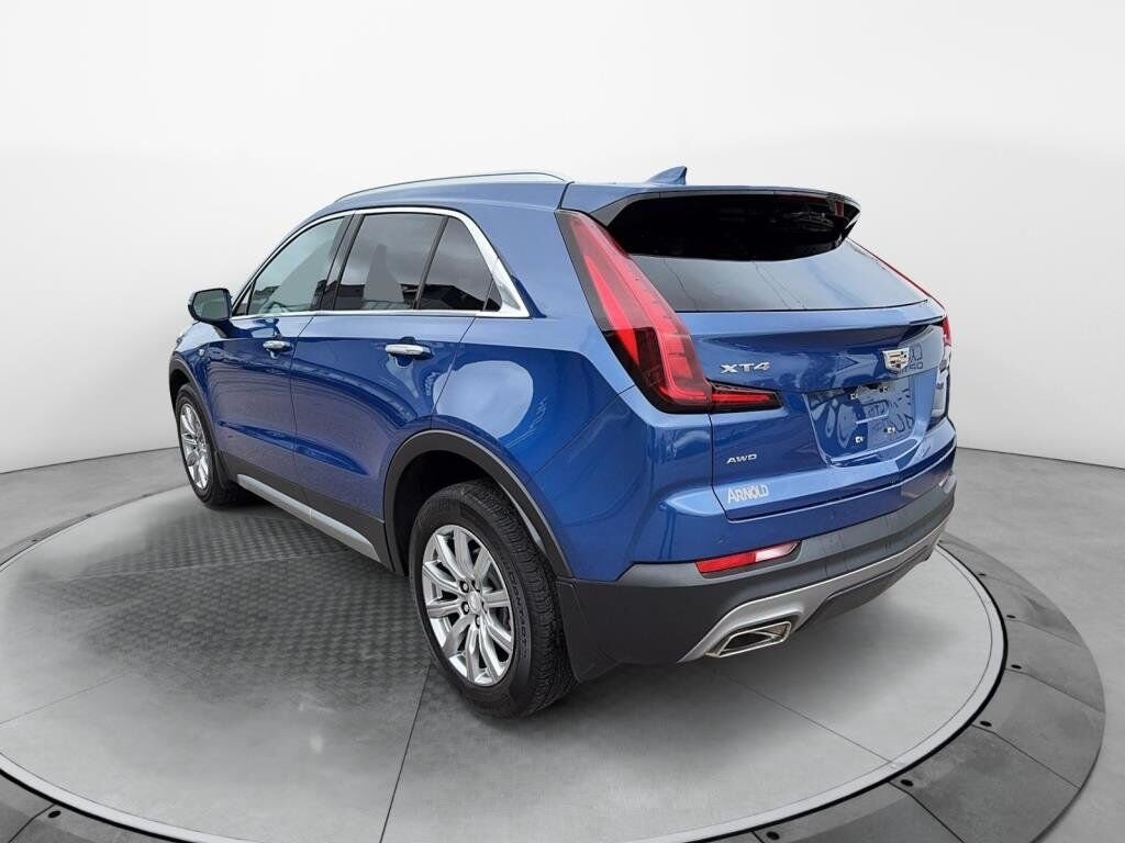 2021 Cadillac XT4 VIN 1GYFZDR44MF006930 Grey Chicoutimi - photo #3