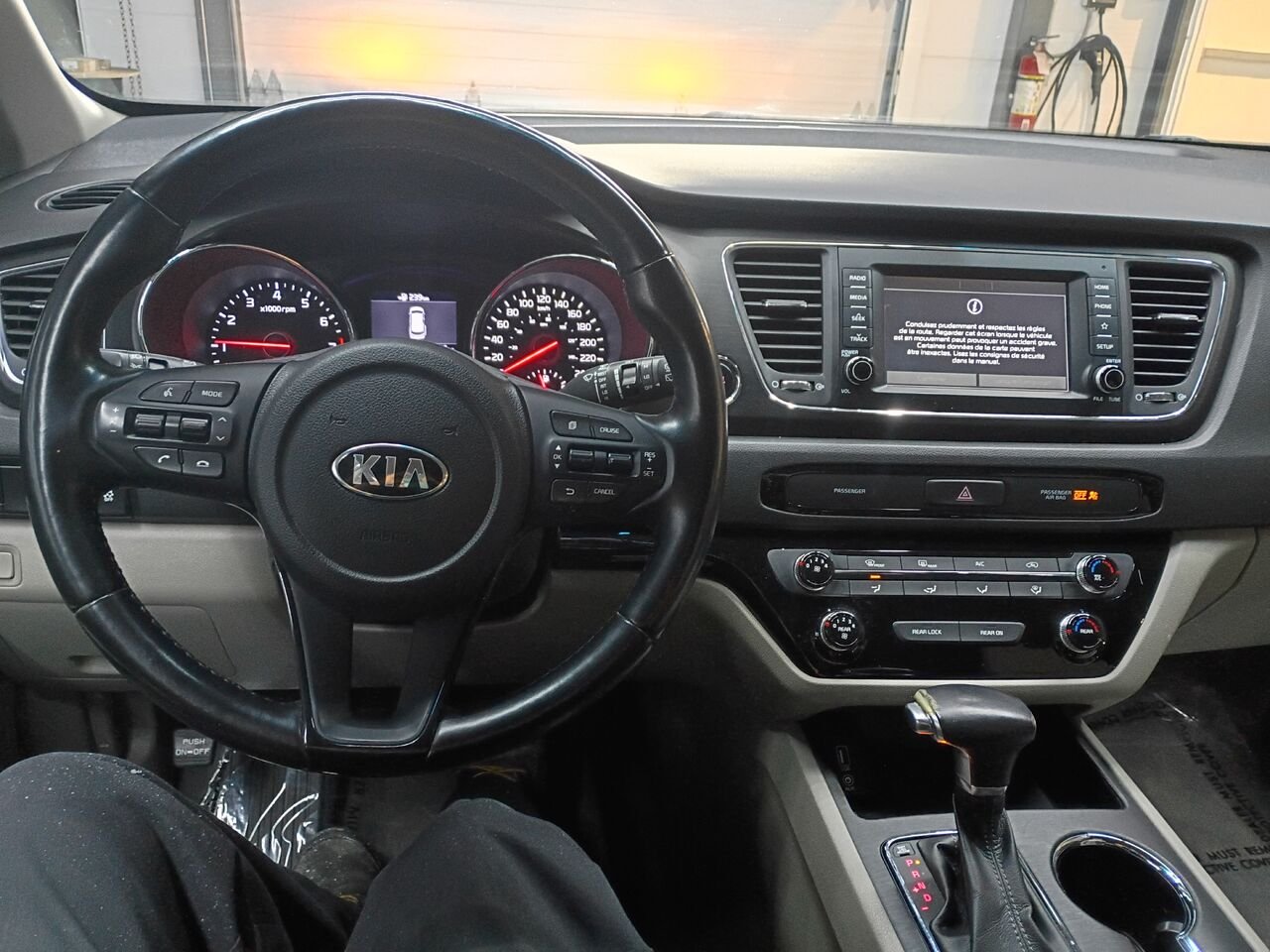 2019 Kia Sedona Black Blainville - photo #22