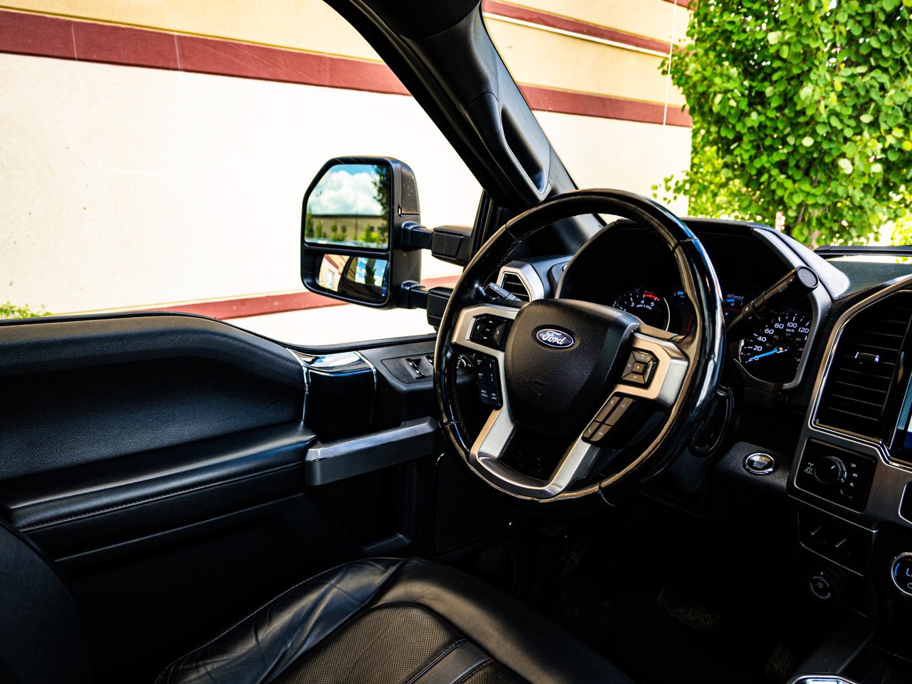 2022 Ford Super Duty F-350 SRW Platinum 4WD Crew Cab 6.75' Box Black Sherwood Park - photo #32