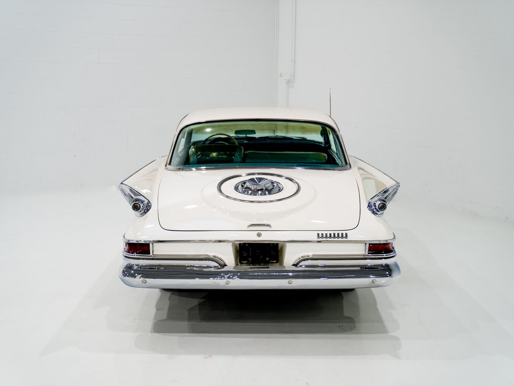1961 Chrysler Windsor White Montreal - photo #25