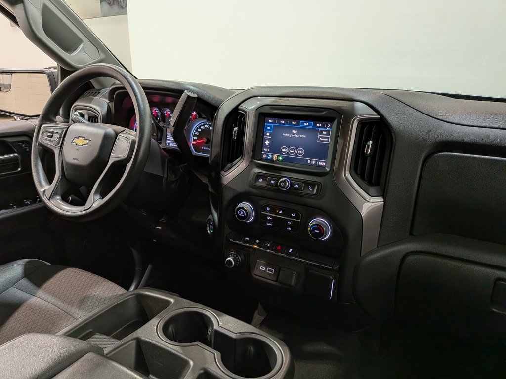 Chevrolet Silverado 1500 4WD Crew Cab 157" Custom 2022 Noir Val-David - photo #18