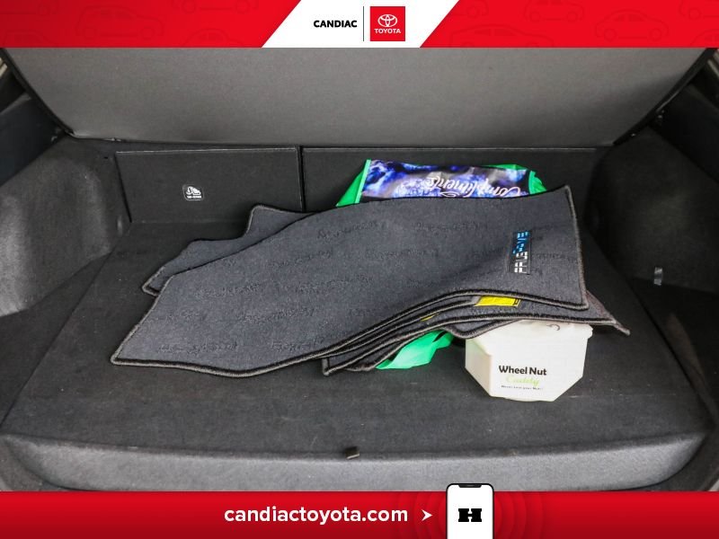 2019 Toyota Prius Red Saint-Eustache - photo #31