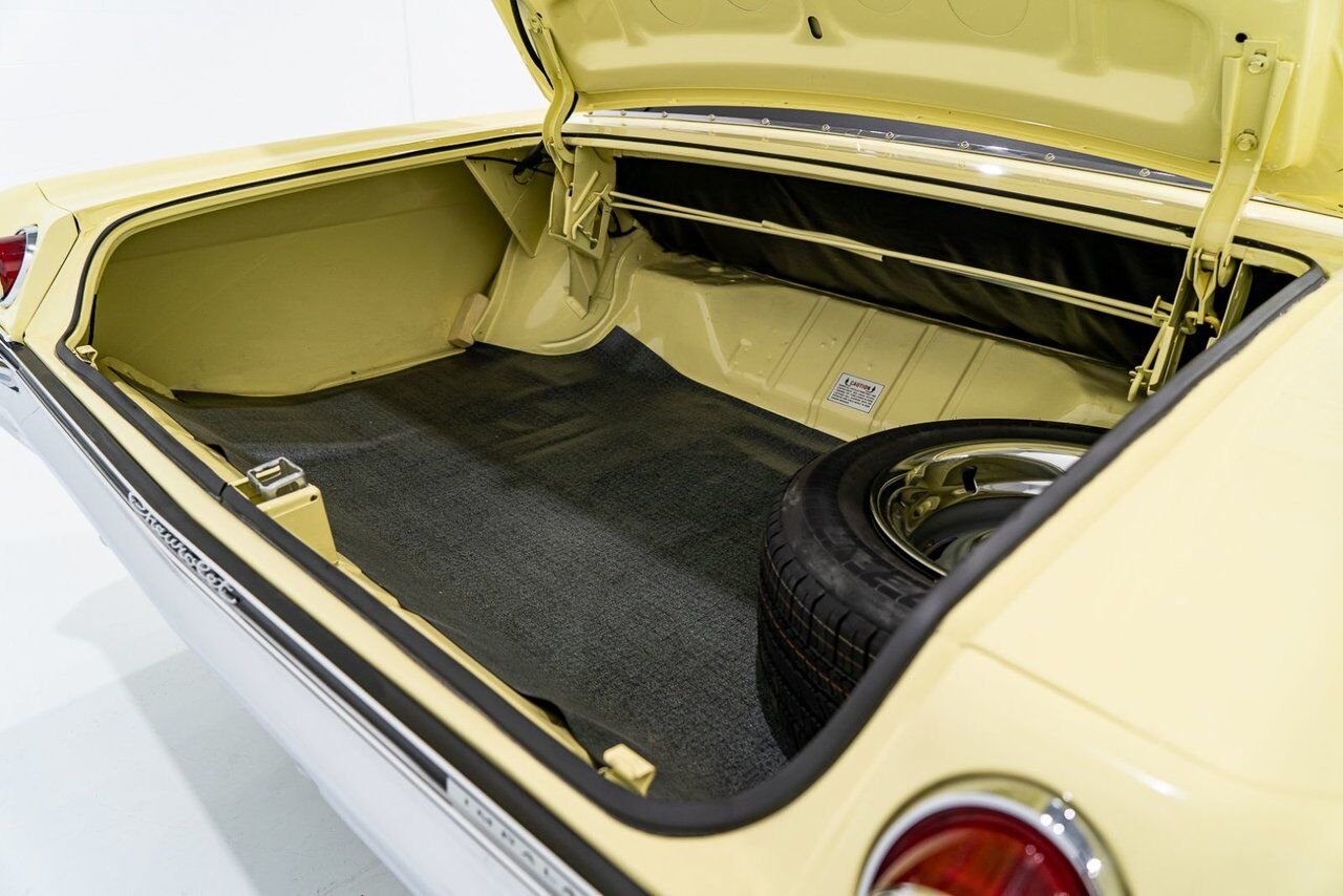 1965 Chevrolet Impala SS *PRIX EN USD* 396/325HP 4spd frame off restoration Yellow Montreal - photo #44