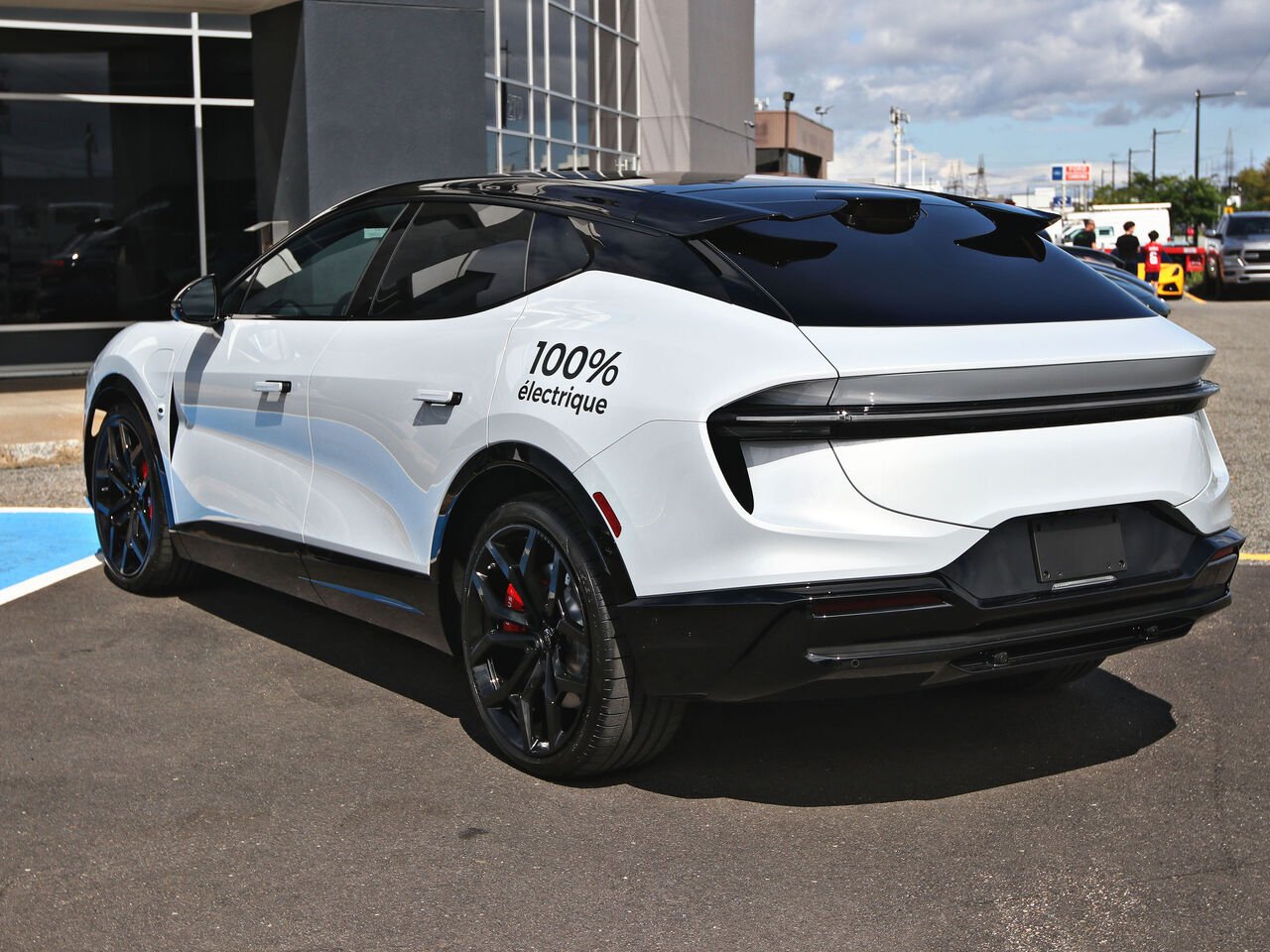 2026 Lotus Eletre Silver Québec - photo #8