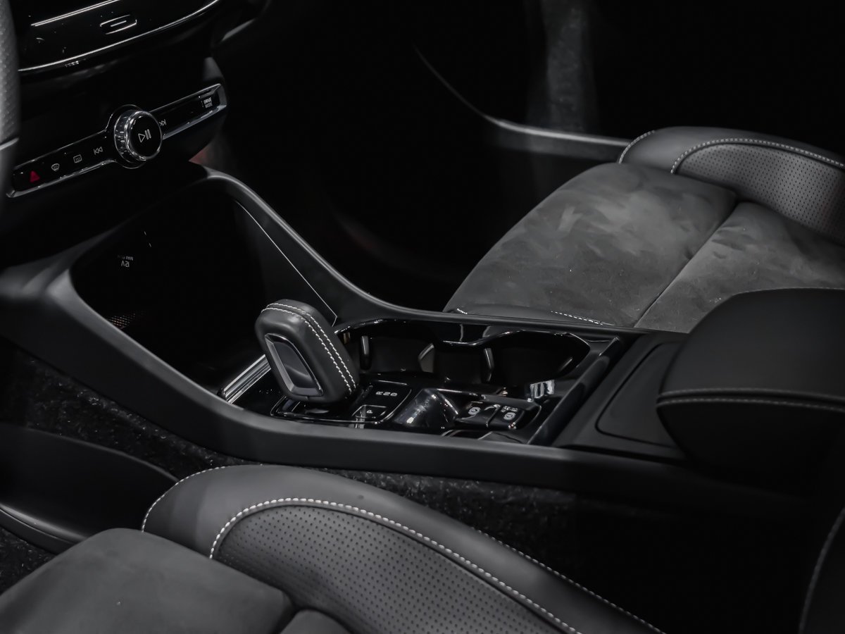 2021 Volvo XC40 T5 R-DESIGN ADVANCED Black Montreal - photo #6