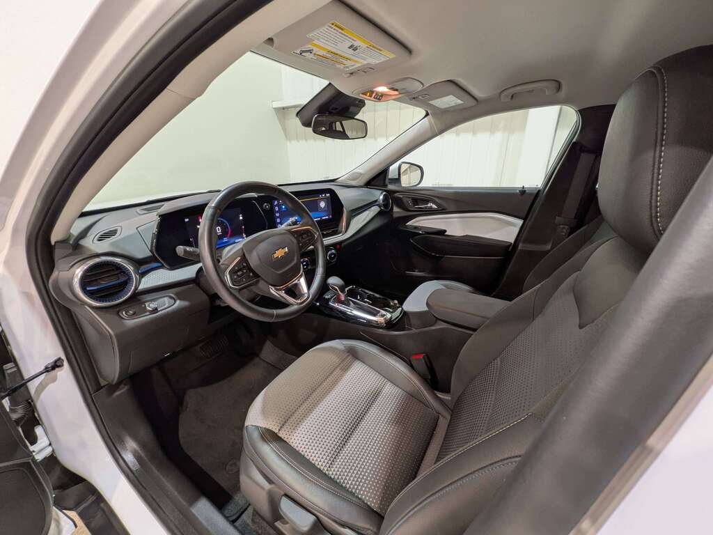 2025 Chevrolet Trax FWD 4dr LT White Val-David - photo #7