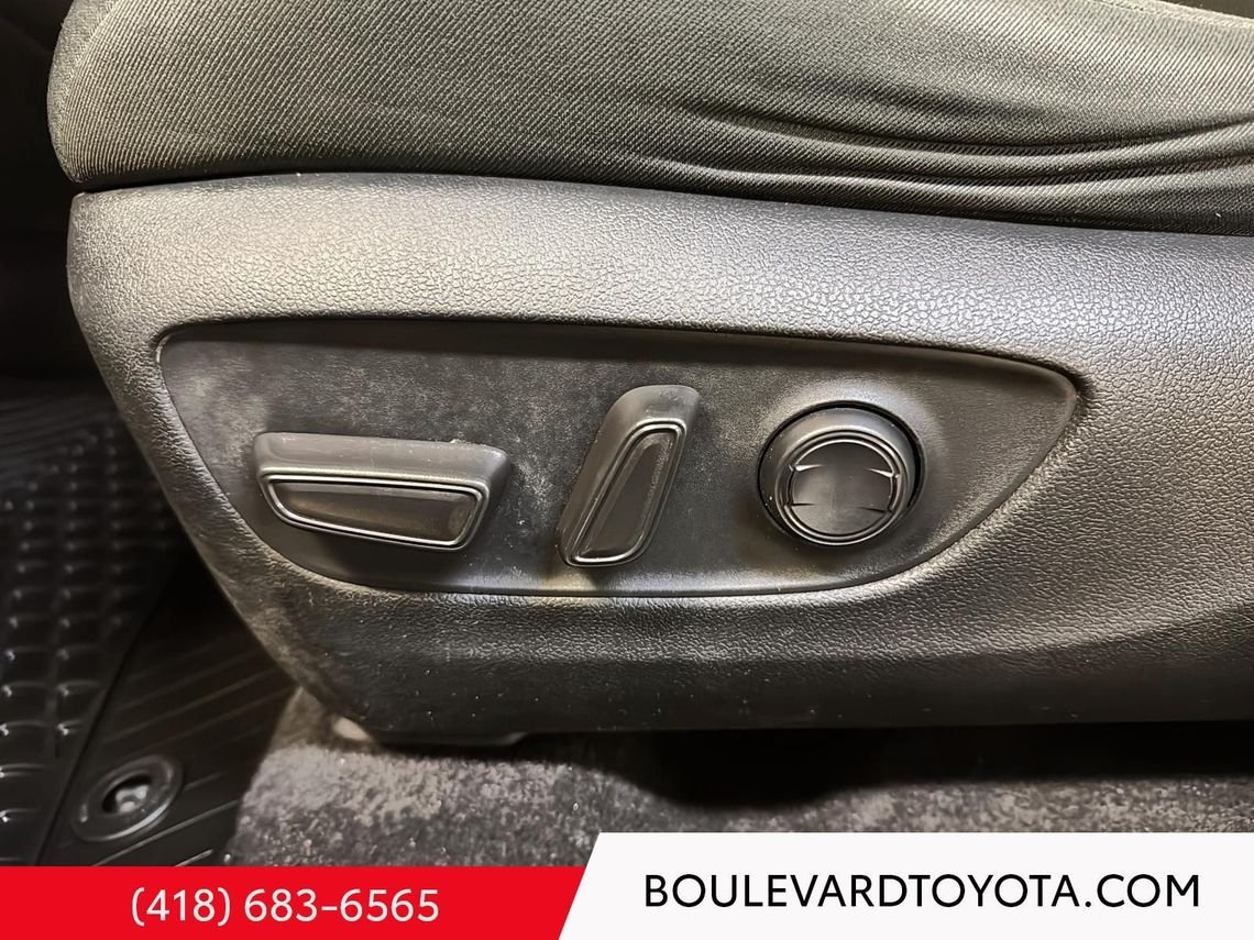 Toyota RAV4 Hybride 99232A-83 | XLE, AWD 2023 Gris Québec - photo #11