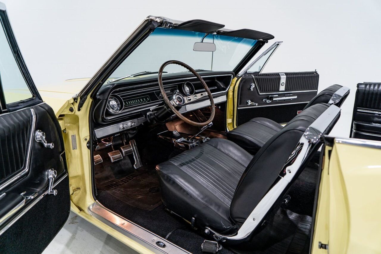 1965 Chevrolet Impala SS *PRIX EN USD* 396/325HP 4spd frame off restoration Yellow Montreal - photo #8