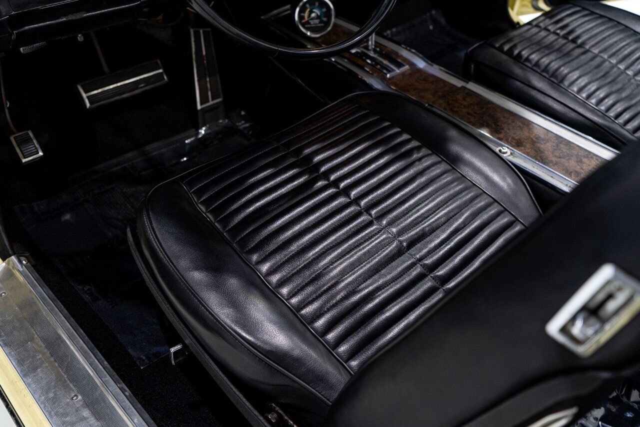 Chrysler 300 PRIX EN USD 440cu.in. Fully restored example 1968 Jaune Montréal - photo #87