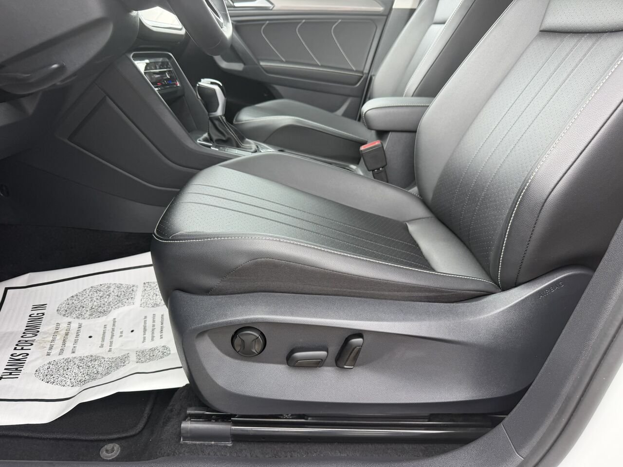 Volkswagen Tiguan Comfortline 4MOTION 2024 Blanc Laval - photo #21