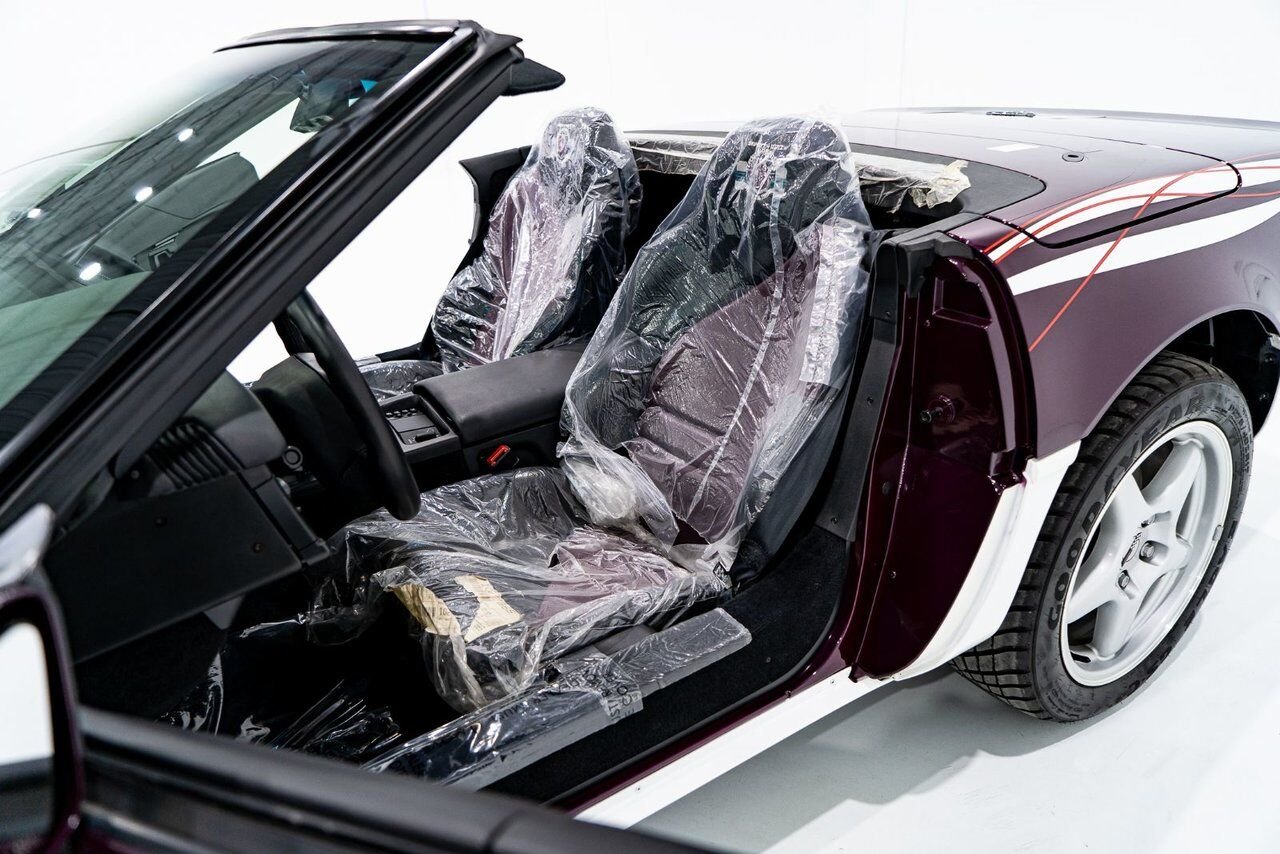 Chevrolet Corvette *PRIX EN USD* RPO Z4Z PACE CAR PRESENTED IN DELIVERY PACKAGING WITH ONLY 192MILES (307KM) FROM NEW 1995 Blanc Montréal - photo #7