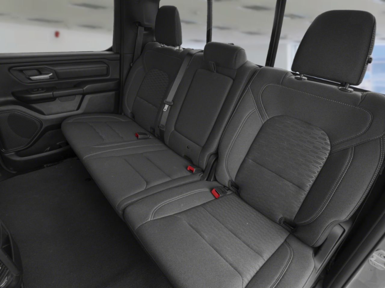 RAM 1500 Express cabine d'équipe 4x4 caisse de 5 pi 7 po 2026 Couche nacrée cristal noir étincelant Ottawa & Gatineau - photo #5