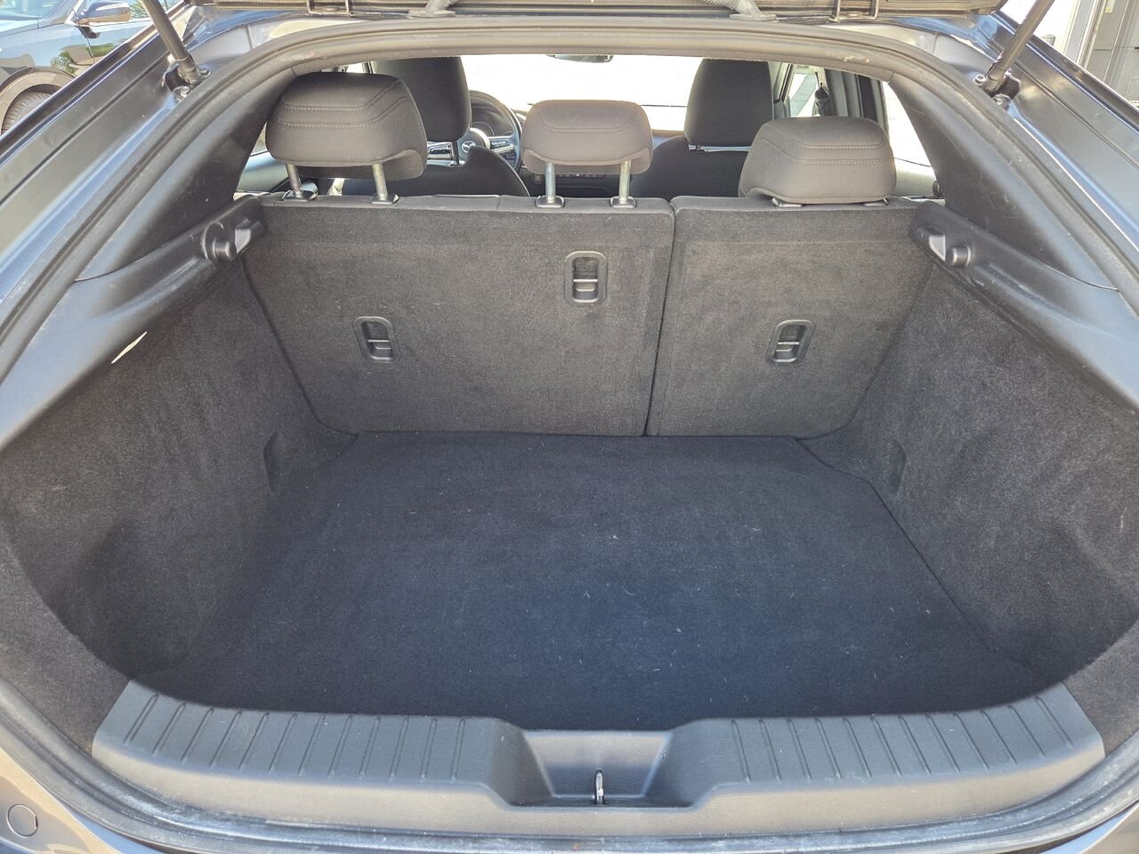 MAZDA MAZDA3 SPORT 2023 01C4 GRIS Mont-Laurier - photo #6