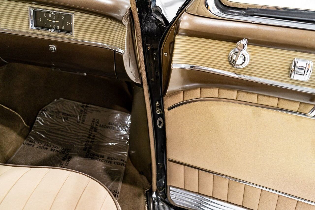 Cadillac Fleetwood Unrestored factory black paint **PRICE IN USD** 1951 Noir Montréal - photo #76
