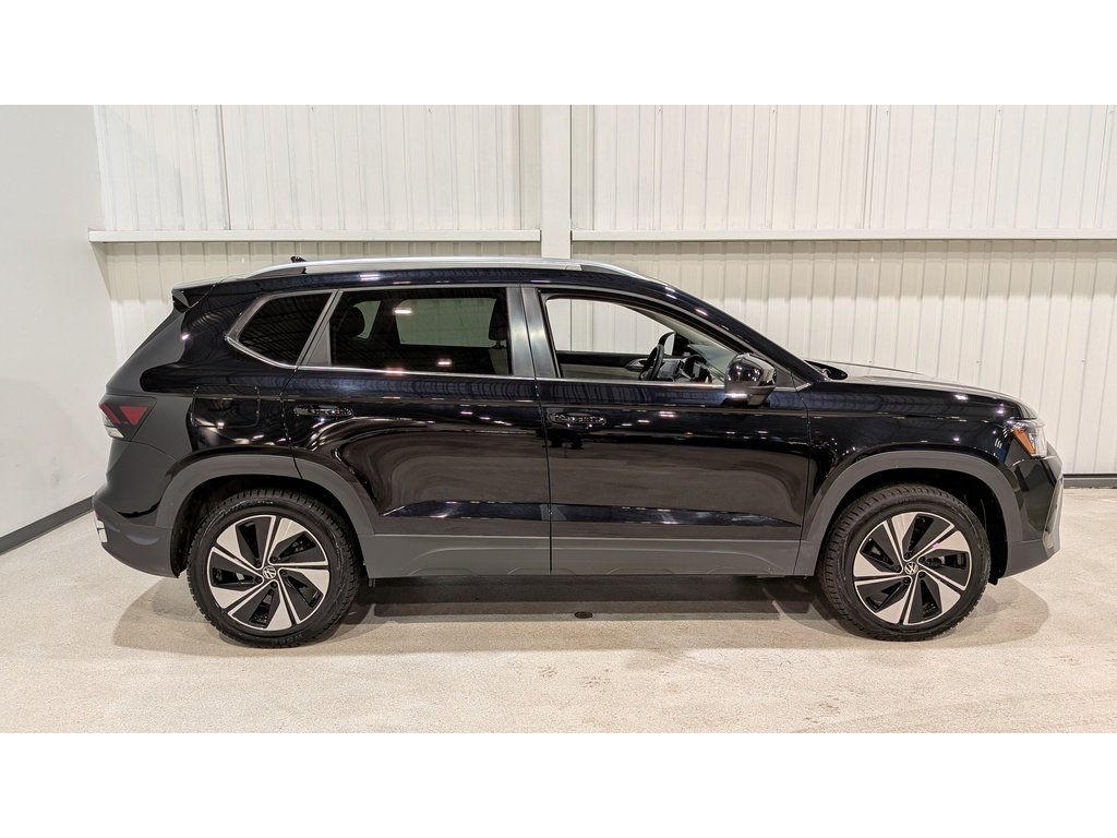 2025 Volkswagen Taos Comfortline 4MOTION Black Val-David - photo #6