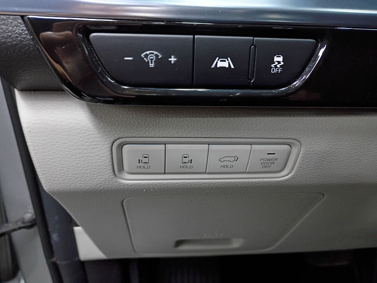 2023 Kia Carnival Silver Blainville - photo #22