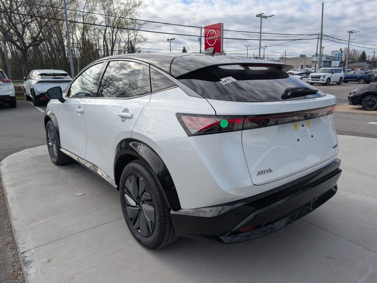 2026 NISSAN ARIYA ARIYA SL E-4ORCE Everest White Pearl Tricoat/Black Diamond Pearl Châteauguay - photo #12