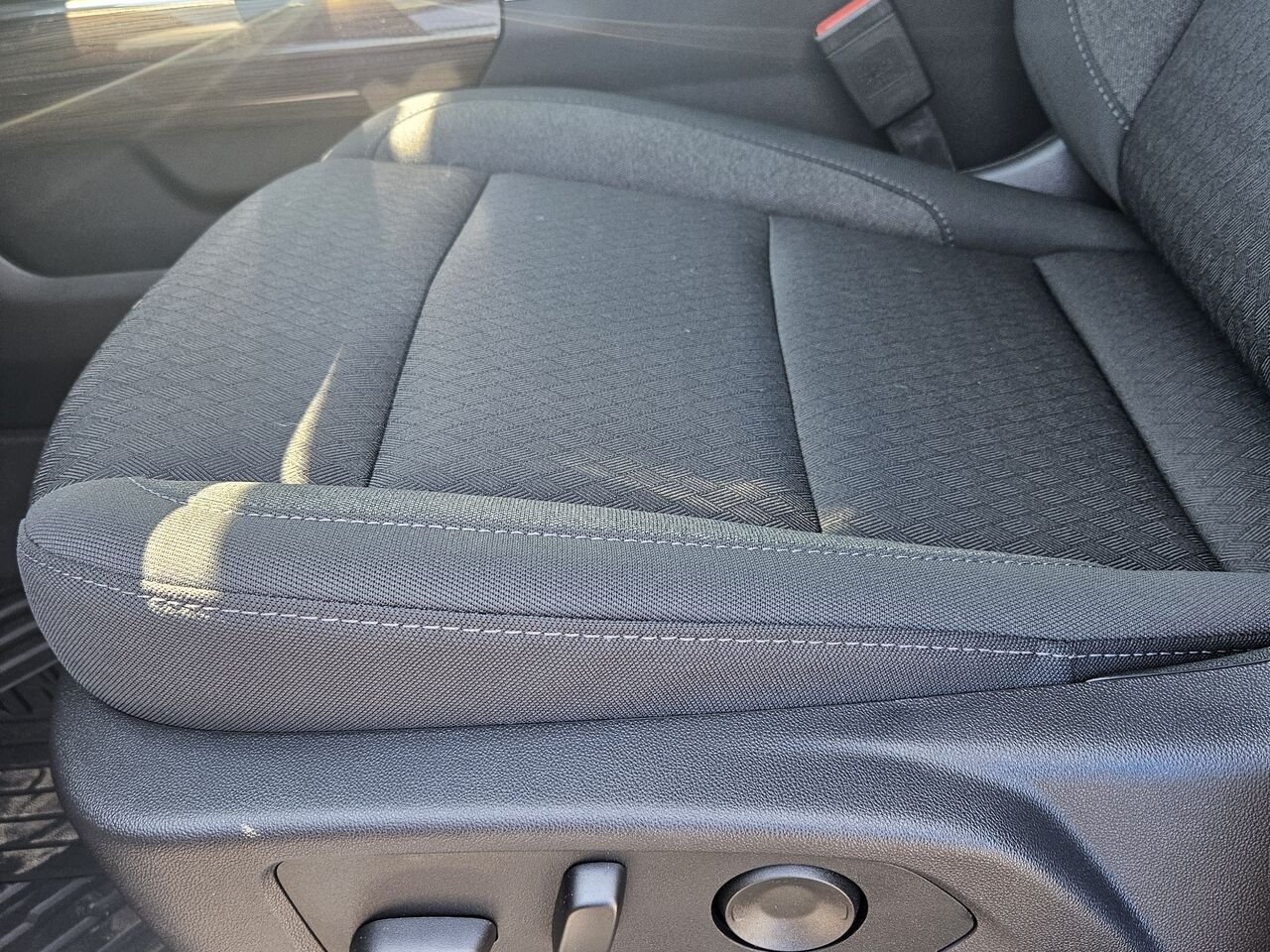 Chevrolet Silverado 1500 RST cabine multiplace 4RM 157 po 2026 Blanc sommet Thetford Mines - photo #9