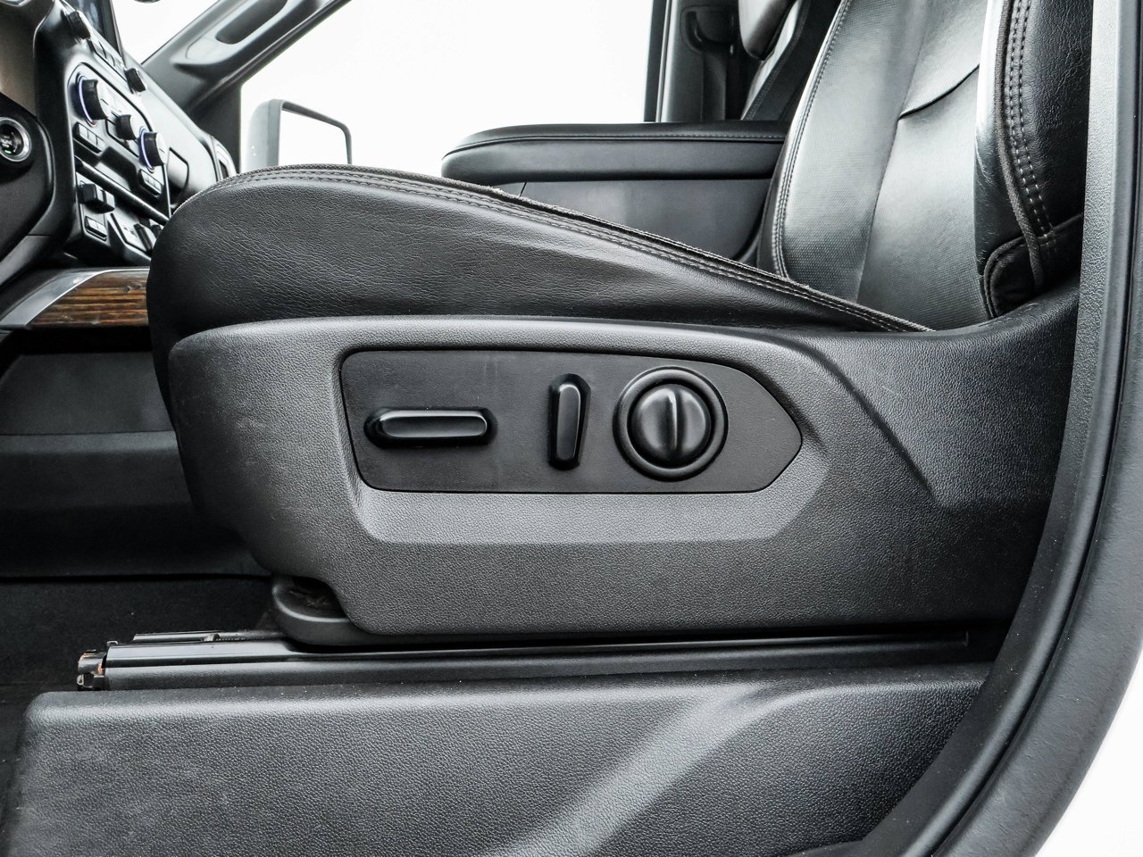 2021 Chevrolet Silverado 3500HD 4WD Crew Cab 172 High Country White Sherwood Park - photo #20
