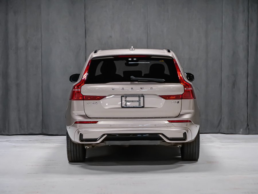 2023 Volvo XC60 Ultimate Dark Theme Purple