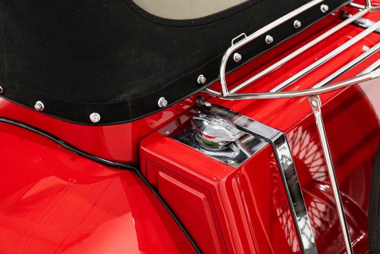 Panther J72 Roadster 1975 Rouge Montréal - photo #32