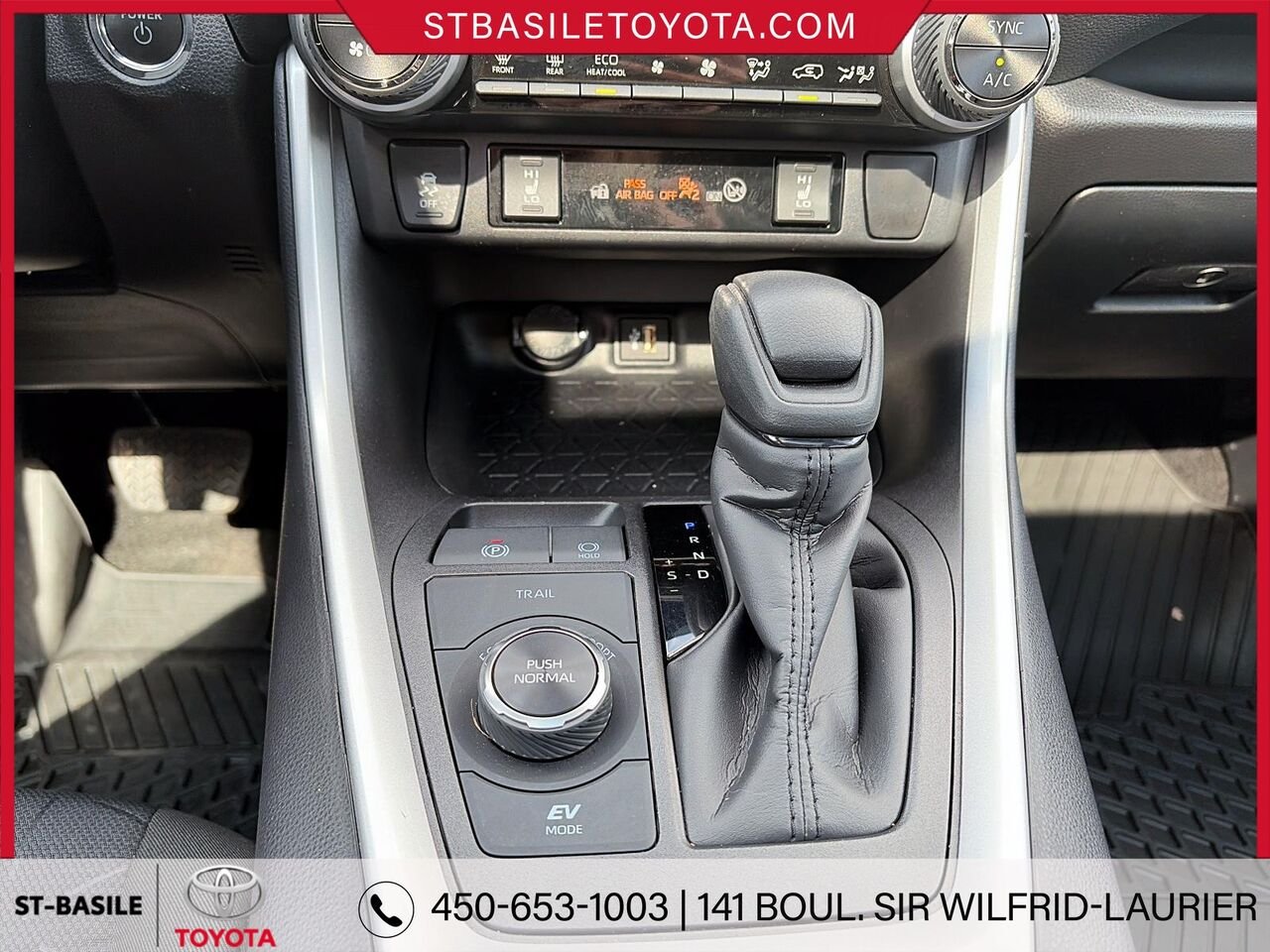 2025 Toyota RAV4 Hybrid Silver Sky Metallic Saint-Basile-le-Grand - photo #18