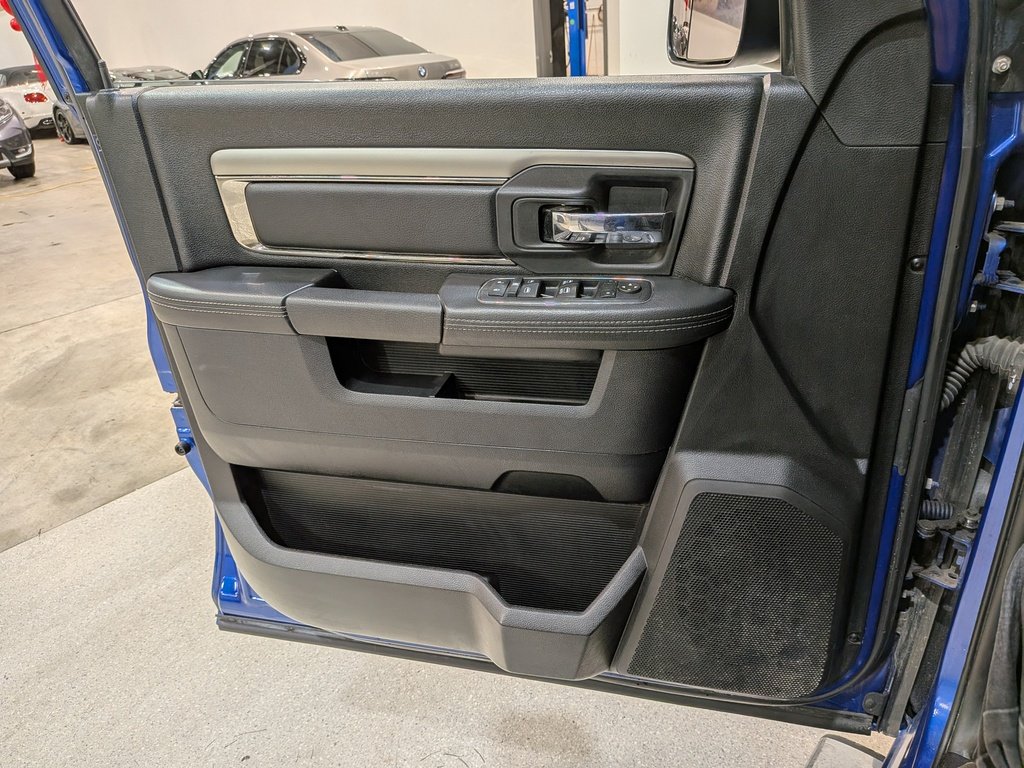 Ram 1500 4WD Quad Cab 140.5" Sport 2017 Bleu Val-David - photo #30