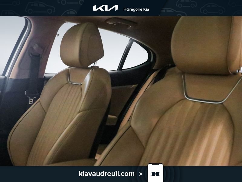 2022 Genesis G70 White Saint-Eustache - photo #11