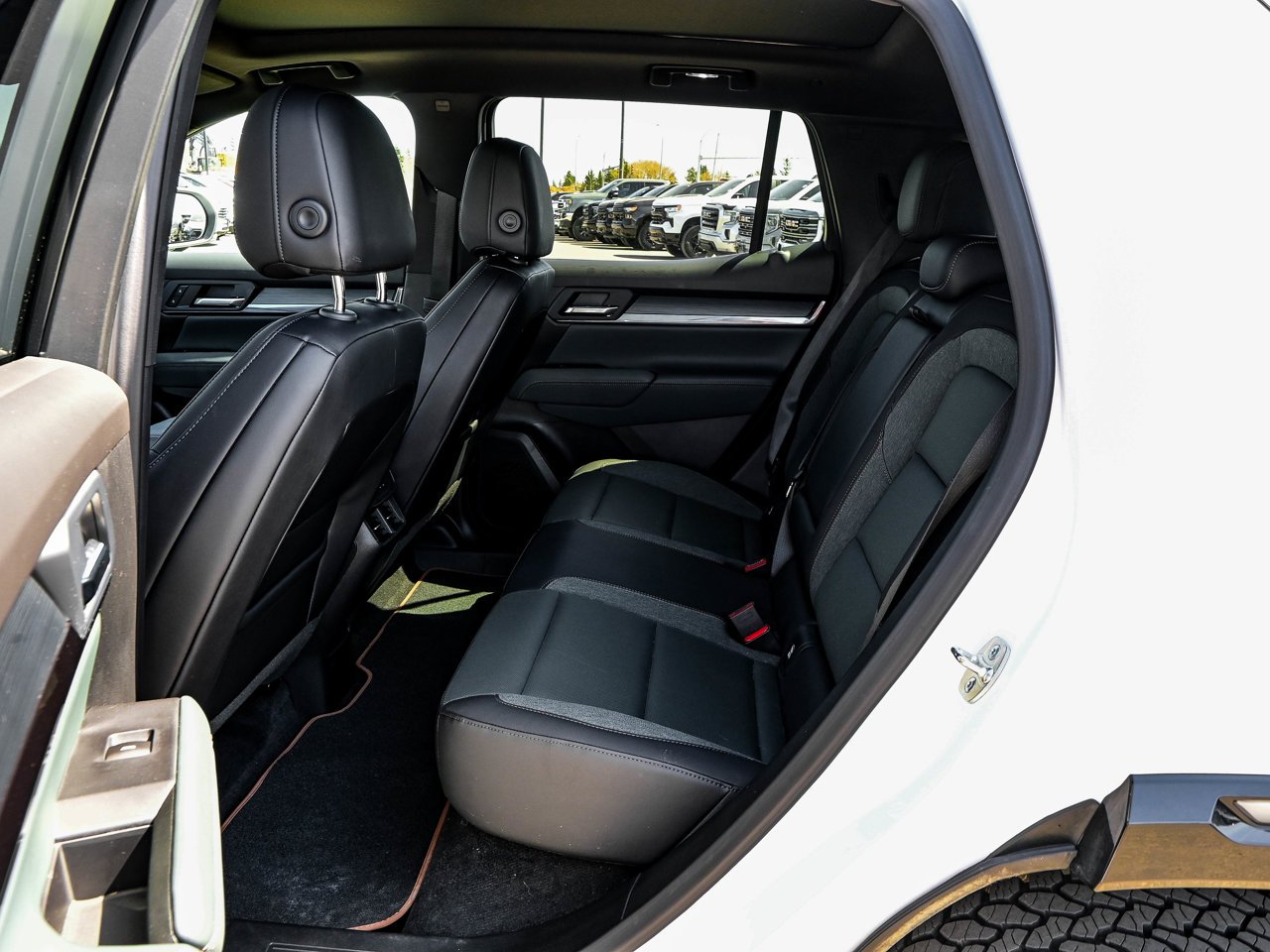 2026 GMC Terrain AWD 4dr AT4 White Sherwood Park - photo #31