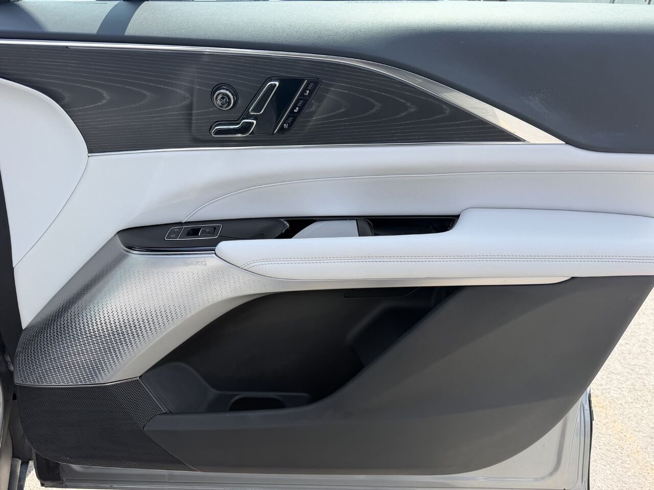 2024 Cadillac LYRIQ LUXURY AWD FINANCEMENT À PARTIR DE 0.99% Silver Laval - photo #19