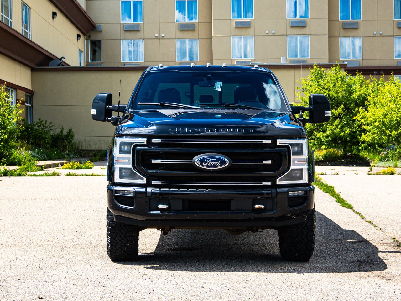 2022 Ford Super Duty F-350 SRW Platinum 4WD Crew Cab 6.75' Box Black Sherwood Park - photo #2