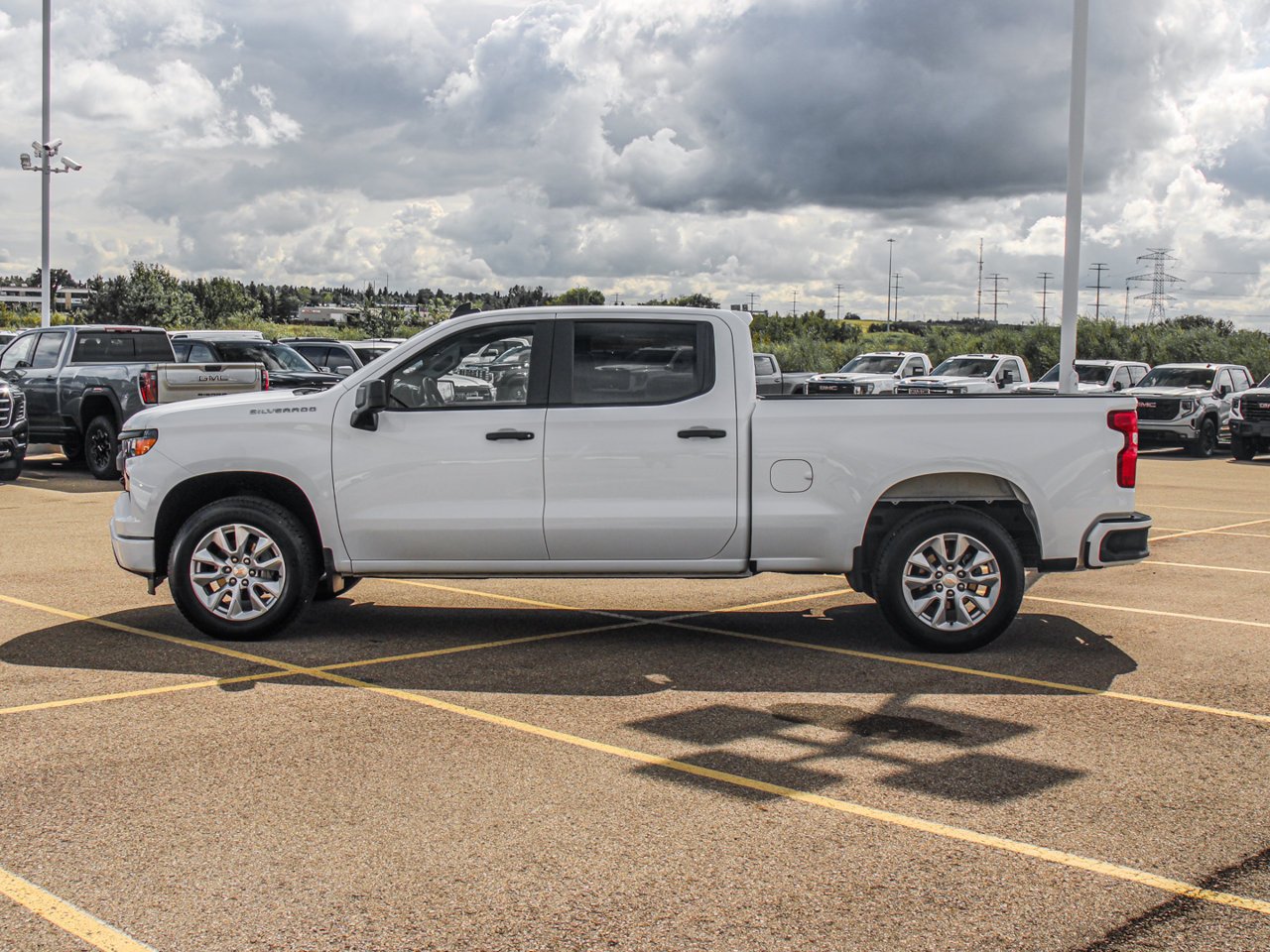 2025 Chevrolet Silverado 1500 4WD Crew Cab 157 Custom White Sherwood Park - photo #4