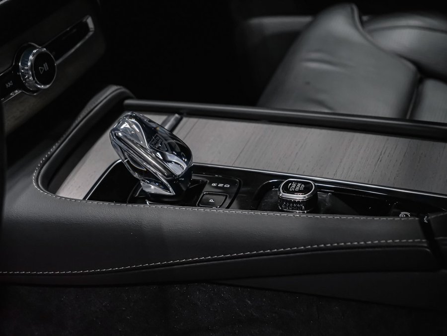 Volvo XC90 Plug-In Hybrid T8 ULTRA BRIGHT 2025 Gris