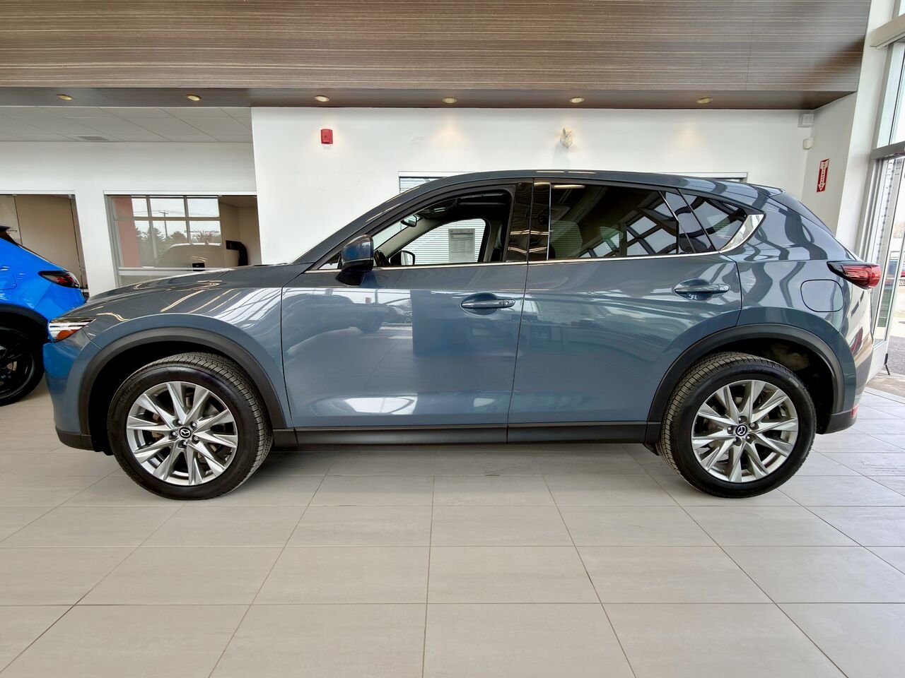 2021 Mazda CX-5 Grey Notre-Dame-des-Prairies - photo #6
