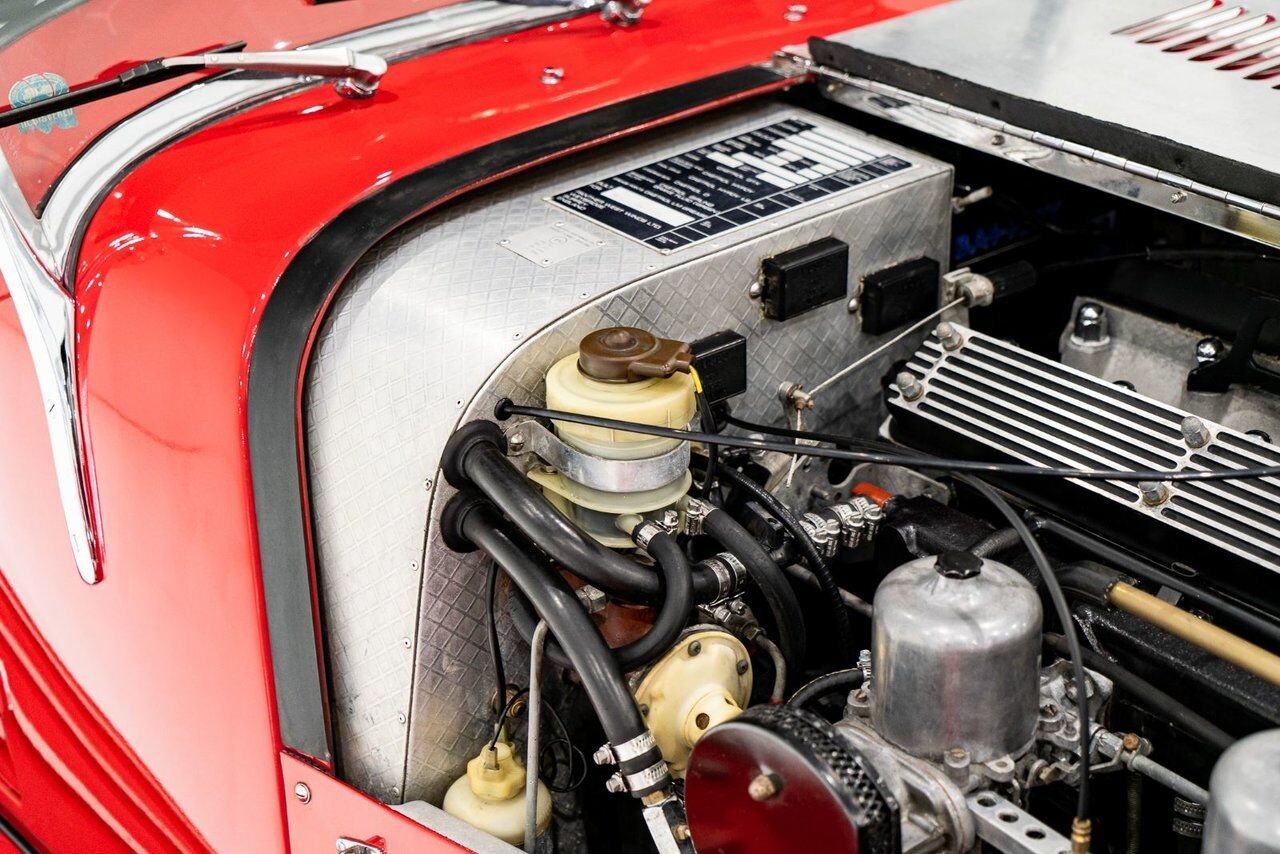 Panther J72 Roadster 1975 Rouge Montréal - photo #17