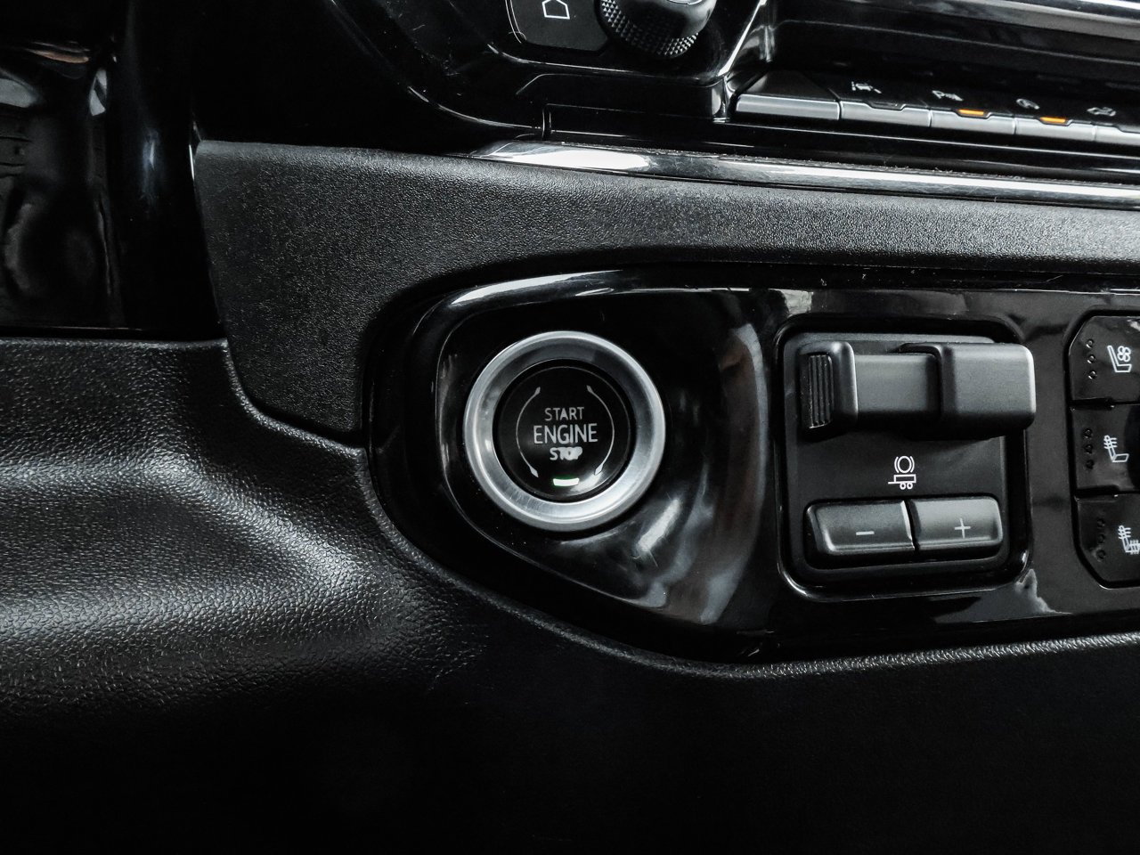 2022 Chevrolet Silverado 1500 4WD Crew Cab 147 ZR2 White Sherwood Park - photo #25