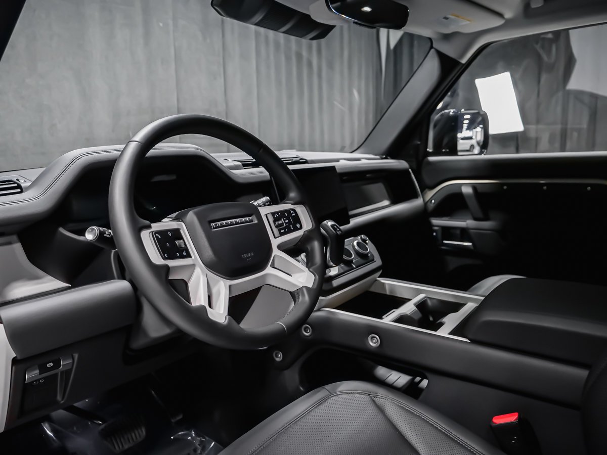 2025 Land Rover Defender S Green Montreal - photo #15