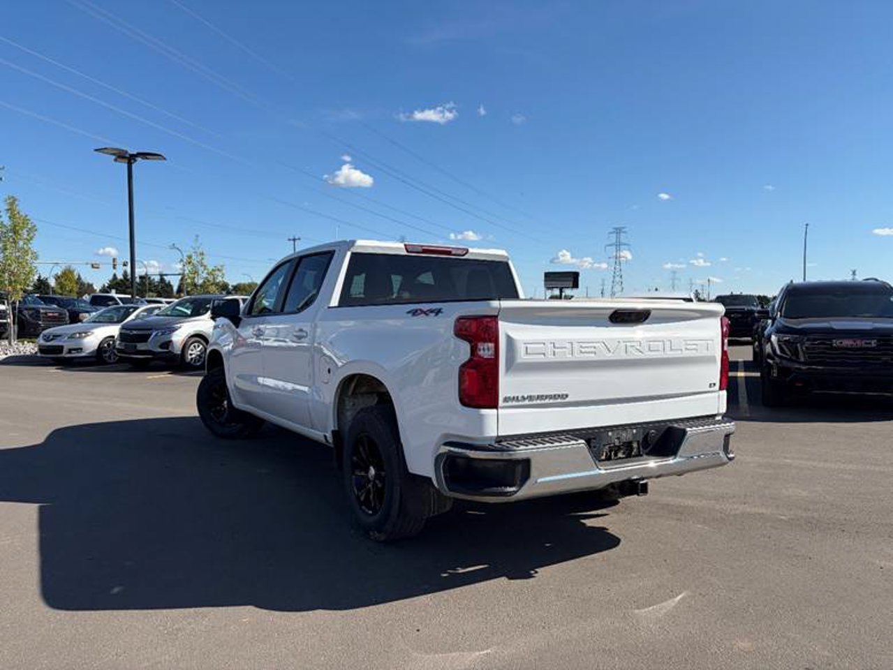 2025 Chevrolet Silverado 1500 4WD Crew Cab 147 LT White Sherwood Park - photo #3