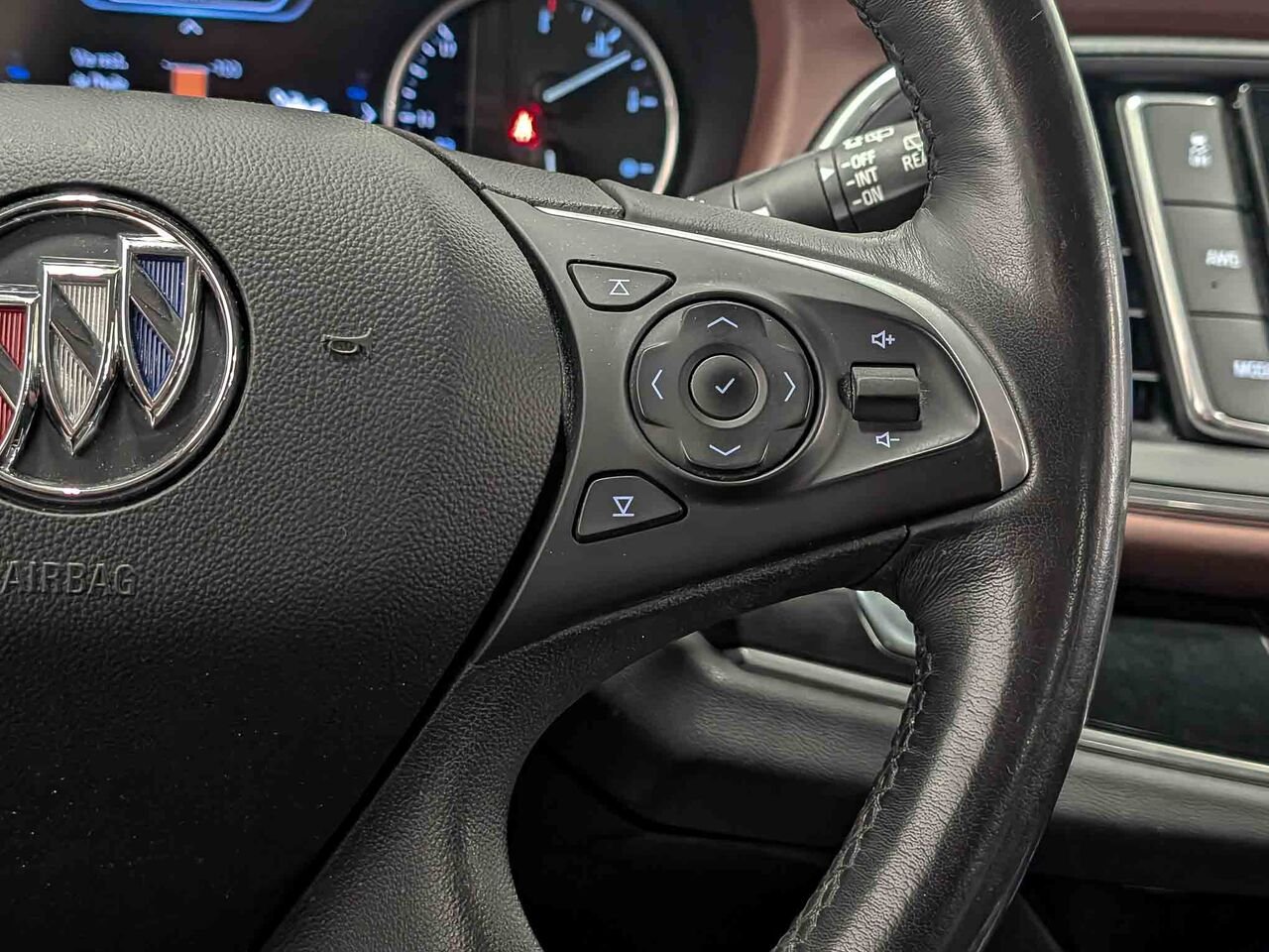 BUICK ENCLAVE AVENIR AWD 7 Places Toit Ouvrant 5000lbs Capacité Remorquage 2020 Blanc Sherbrooke - photo #21