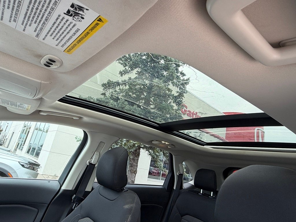 2017 Ford Edge 4dr SEL AWD Red Gatineau - photo #15