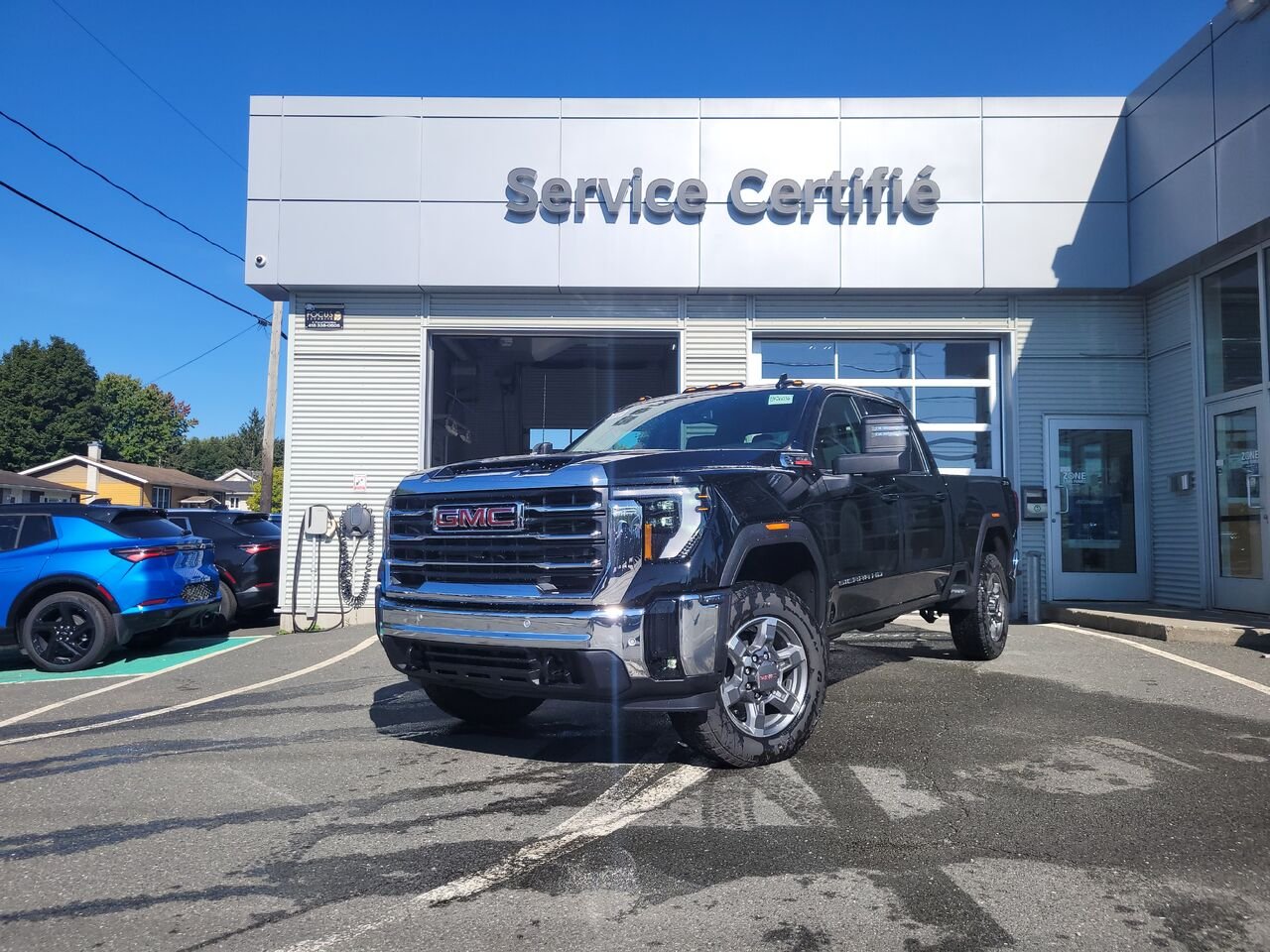 GMC Sierra 2500HD SLE cabine multiplace 4RM 159 po 2026 NOIR ONYX Thetford Mines - photo #0