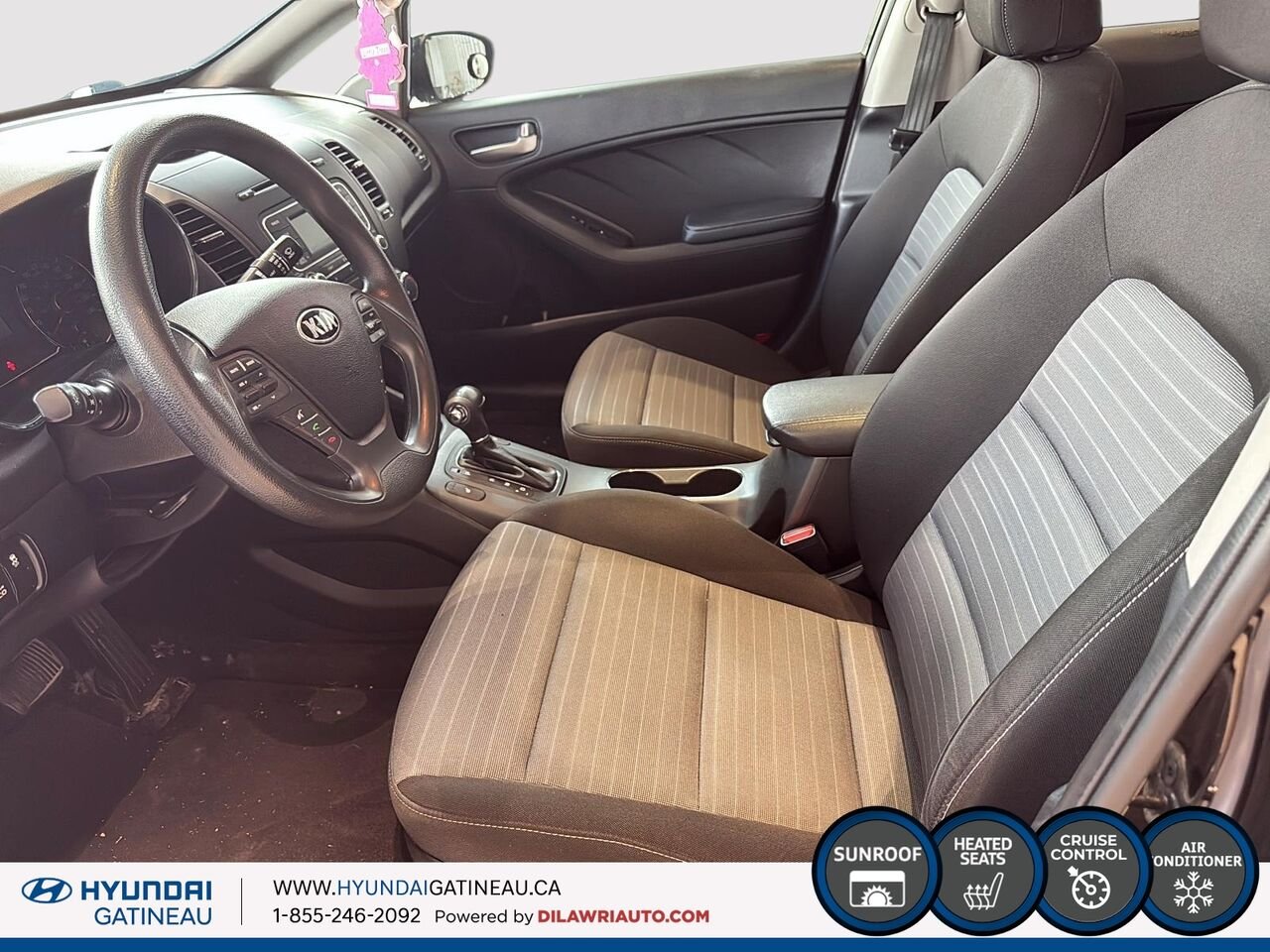 Kia Forte LX+ *** bas millage ,toit ouvrant *** 2015 Noir Ottawa & Gatineau - photo #6