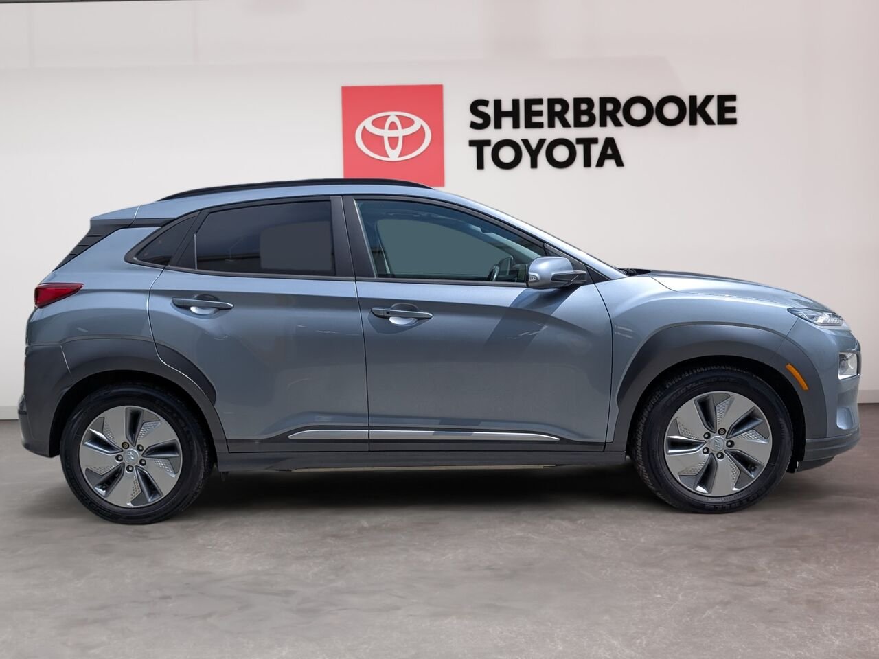 Hyundai Kona électrique ULTIMATE/SIÈGES AVANT ET ARRIÈRE CHAUFFANT/CUIR/VOLANT CHAUFFANT/TOIT OUVRANT 2021 Gris Sherbrooke - photo #2